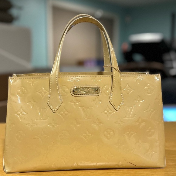 Louis Vuitton Vernis Wilshire beige handbag. Authentic and pre-owned - Picture 1 of 9